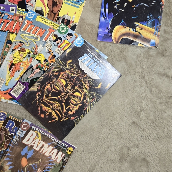 DC Comics Collection - Picture 2 of 4